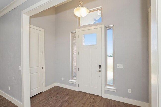 Building Photo - 9240 Highland Springs Dr
