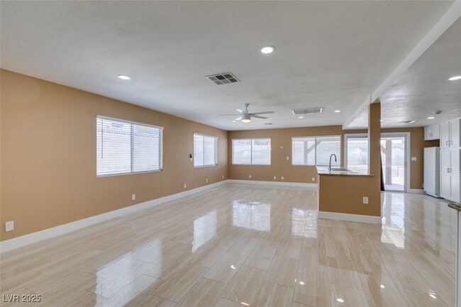 Building Photo - 3966 Green Leaf Dr