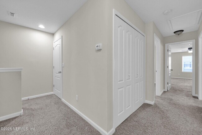 Building Photo - 452 Walnut Dr