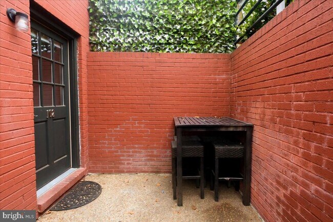 Building Photo - 116 N Indian Alley