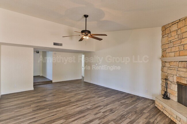 Building Photo - 4419 W Shaw Butte Dr