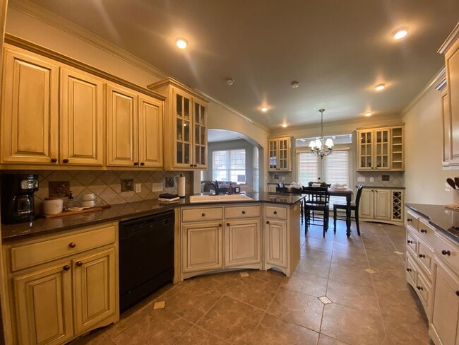 Building Photo - Broken Arrow Schools-Gated Community!