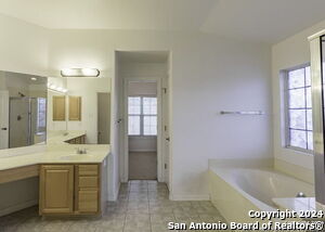 Building Photo - 915 Classen Pass