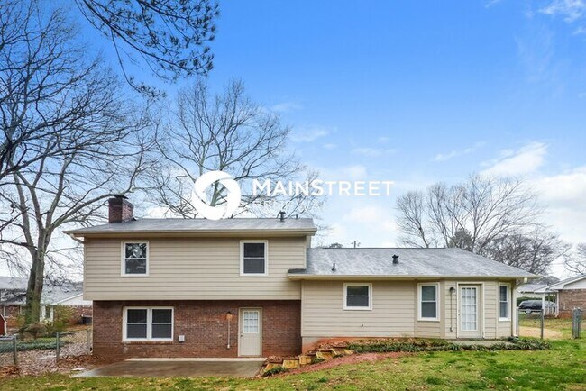 Building Photo - 3 Bedroom Pet-Friendly Home in Conyers, GA...