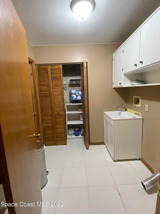 Building Photo - 1710 Apricot Dr