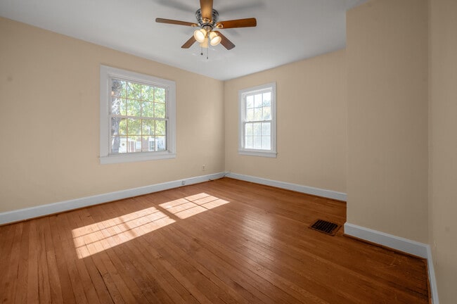 Building Photo - 494 Bob O Link Dr