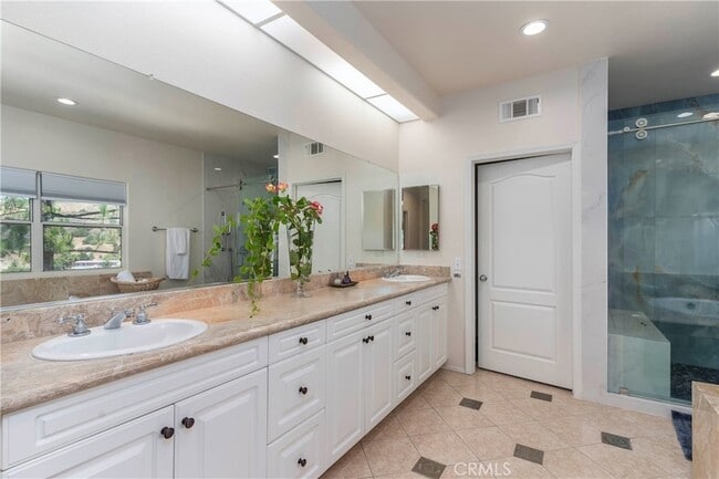 Building Photo - 7371 Westcliff Dr