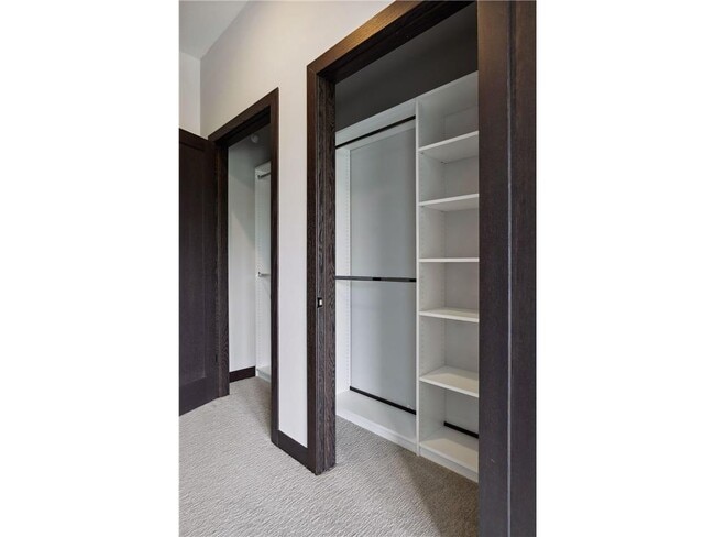 Building Photo - 253 Lake St E