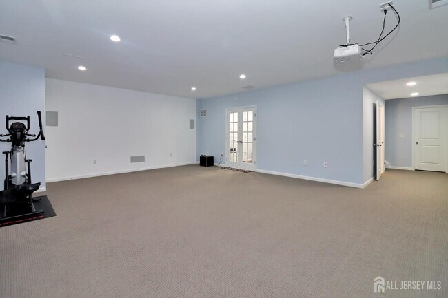 Building Photo - 9 Clover Ln