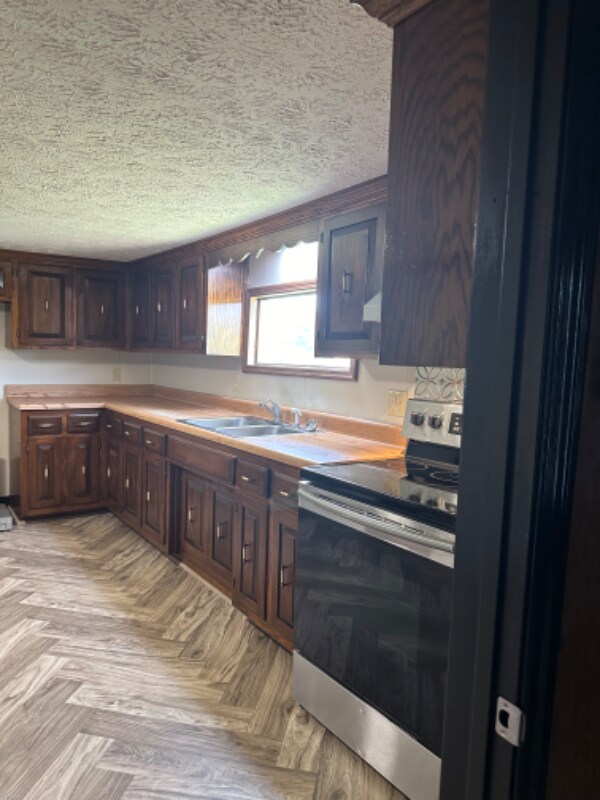 Building Photo - 7152 Hall Rd