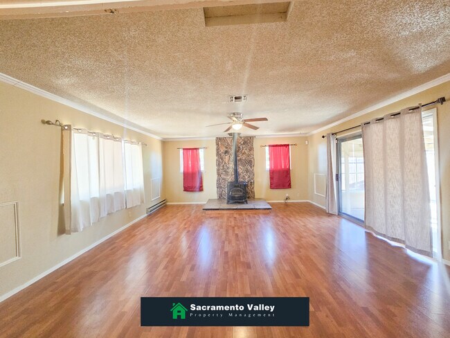 Building Photo - 8765 Crucero Dr