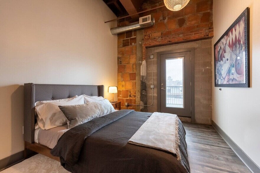 Building Photo - 350 East Ave