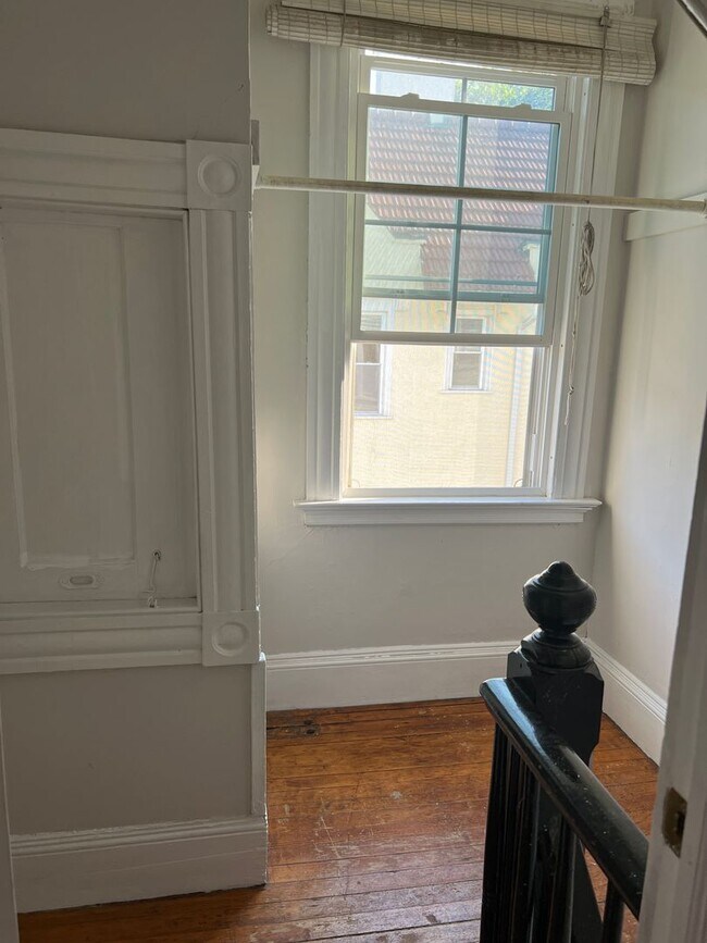 Building Photo - FG Rooms and Short Term Rentals