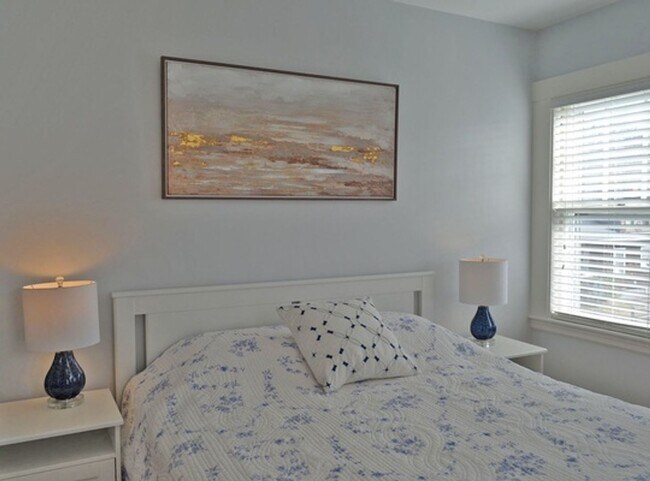 Building Photo - Winter Rental: 10A Gloucester Ave. (Utilit...