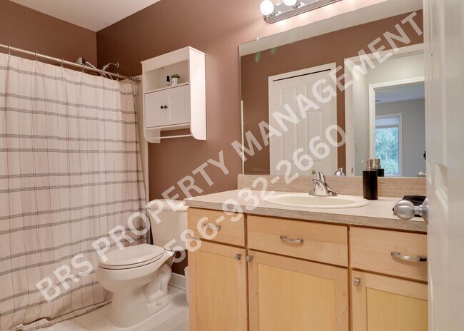 Building Photo - New Baltimore 2 bedroom 2 bath condo