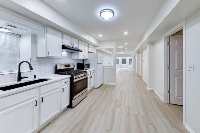 Building Photo - 3115 N Oakley Ave