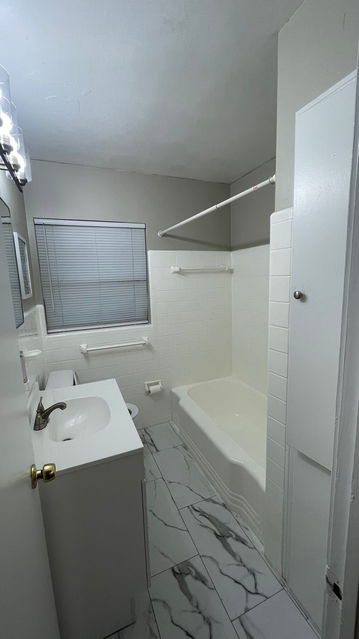 Tenant Bathroom - 5654 Baywood Ter
