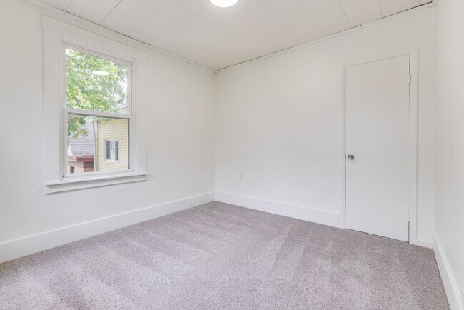 Building Photo - 406 Kingsboro St