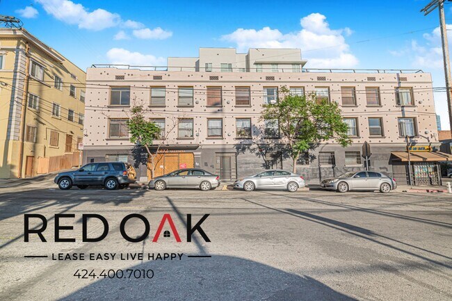 Building Photo - 692 Valencia St