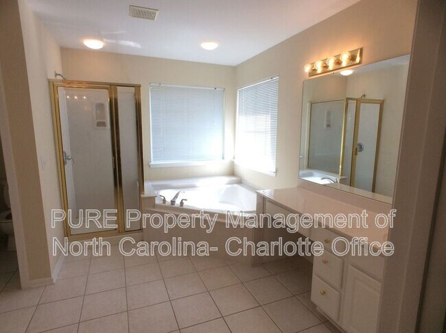 Building Photo - 12424 Kane Alexander Dr