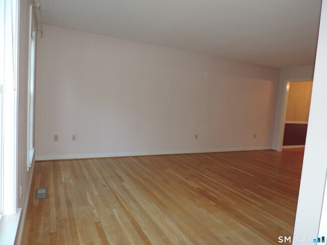 Building Photo - 26 Fox Hollow