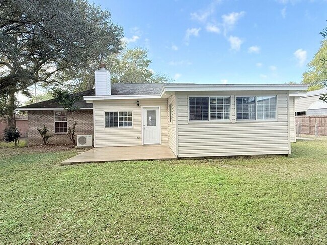 Building Photo - 6016 Badger Rd