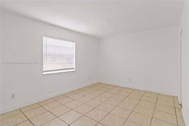 Building Photo - 1095 W 77th St