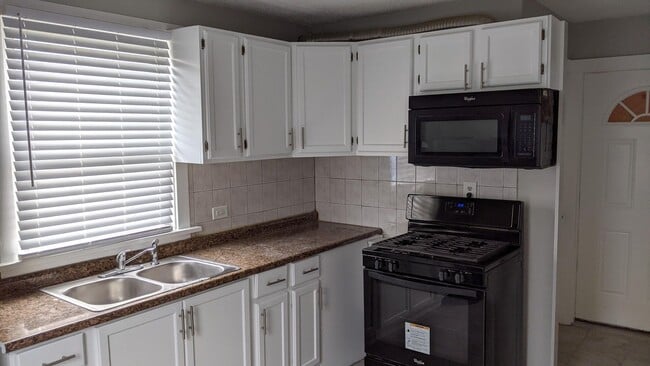 Building Photo - 2507 N Lotus Ave