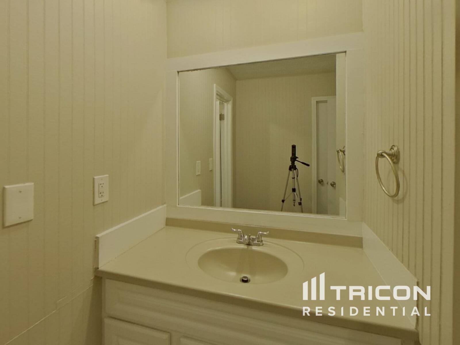 Building Photo - 2561 Falcon Ridge Dr SW