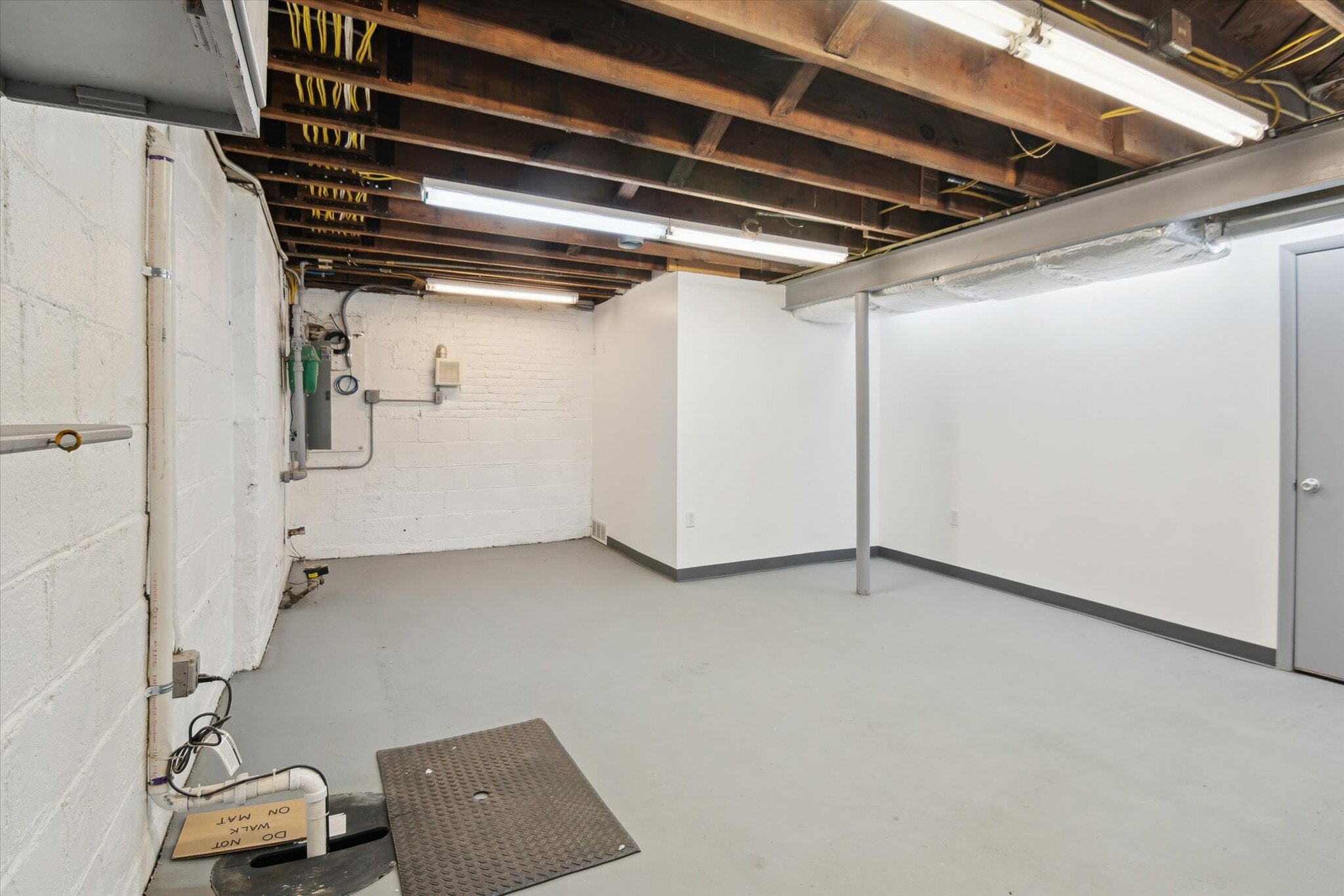 Building Photo - 4125 Tuxey Ave