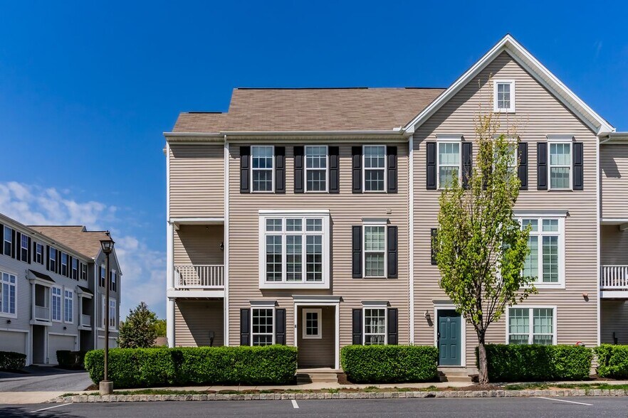 Building Photo - 3030 Meridian Cmns