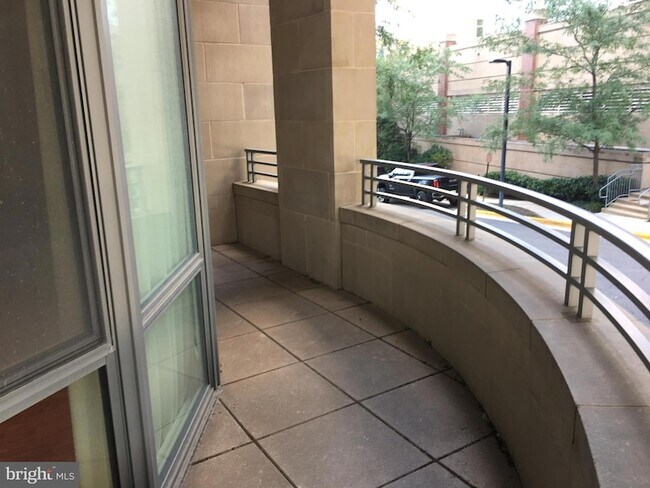 Building Photo - 8220 Crestwood Heights Dr