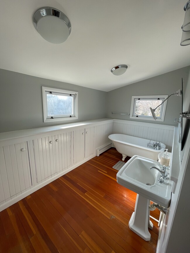 Building Photo - 58 Linden Ave