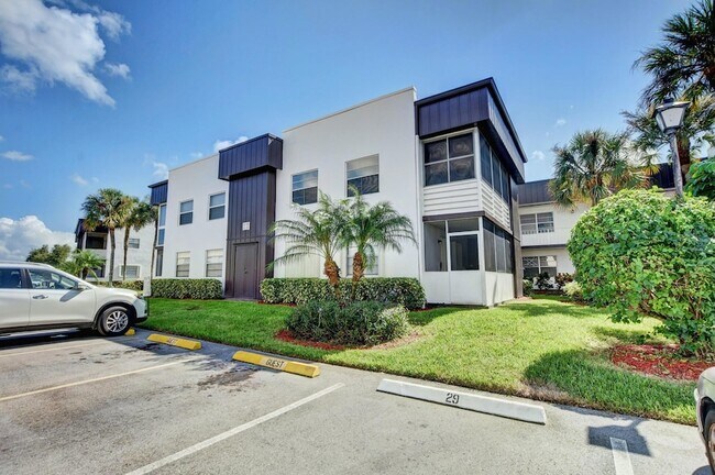 Building Photo - 988 Normandy Trail