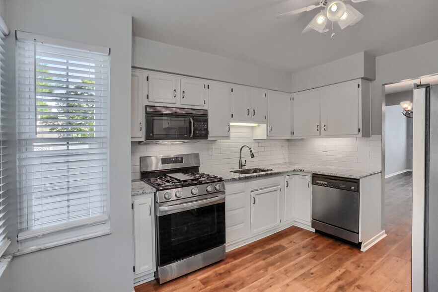 Building Photo - 2624 Hunters Point Dr