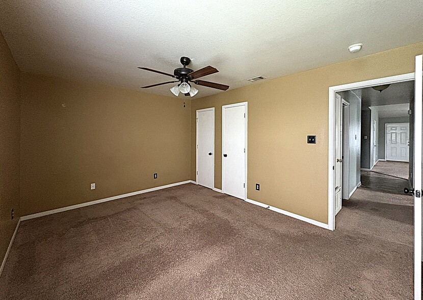 Building Photo - 507 Manhattan Dr