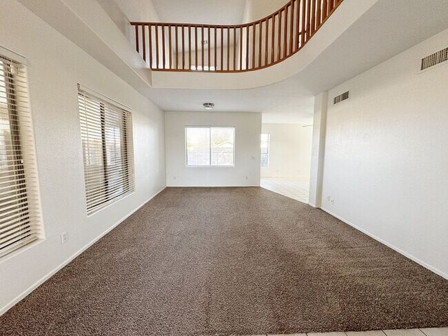 Building Photo - ABSOLUTELY STUNNING 4BR 2.5BA, OVER 2100SQFT, COMMUNITY POOL, CHANDLER