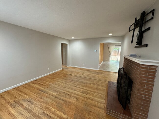 Building Photo - Application Pending - 3 Bedroom House For ...