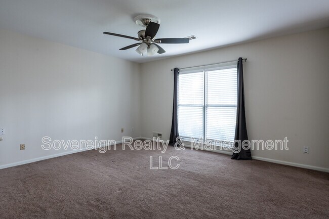 Building Photo - 1205 Spring Valley Ln NE