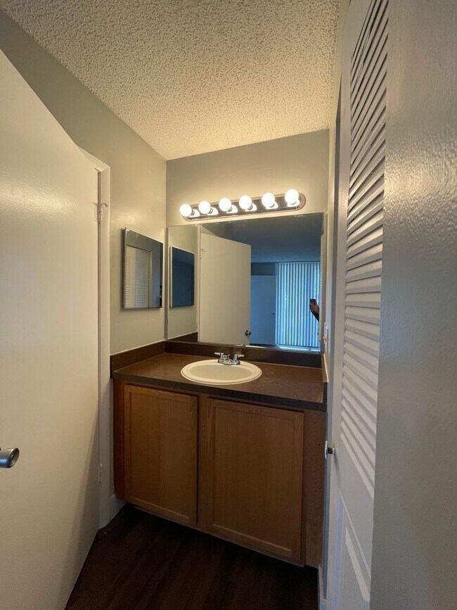 Building Photo - ONE BEDROOM ONE BATHROOM! WATERFRONT COMMU...