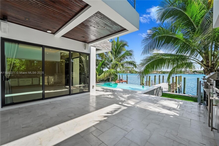 Building Photo - 1225 S Biscayne Point Rd