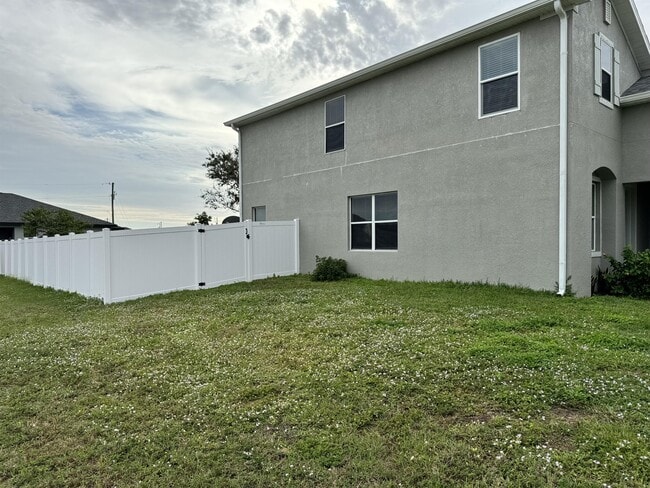 Building Photo - 1722 NW 5th St