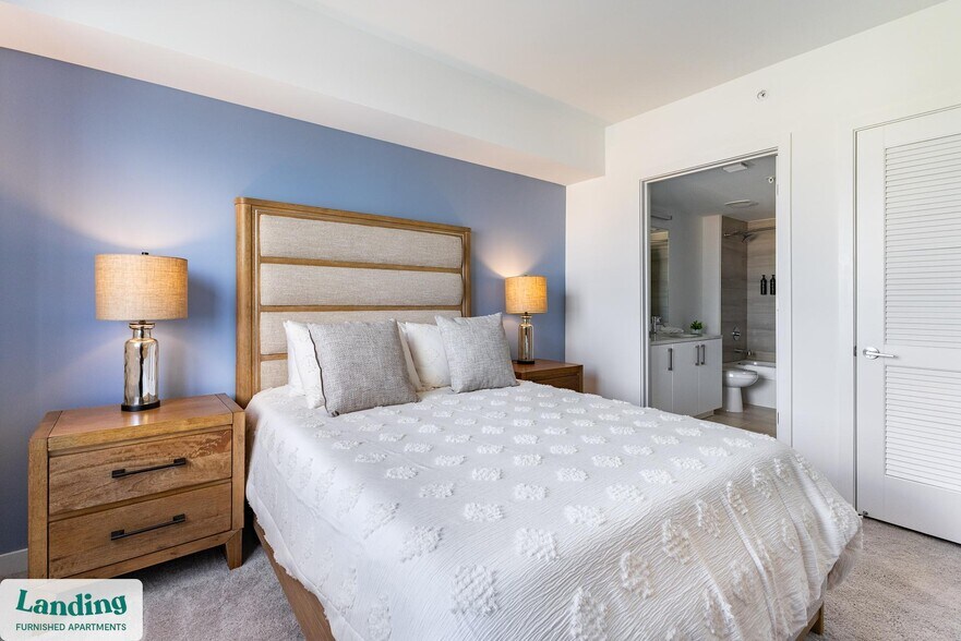 Building Photo - 200 NE 1st Ave