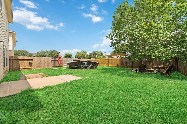 Building Photo - 9823 Lynette Falls Dr