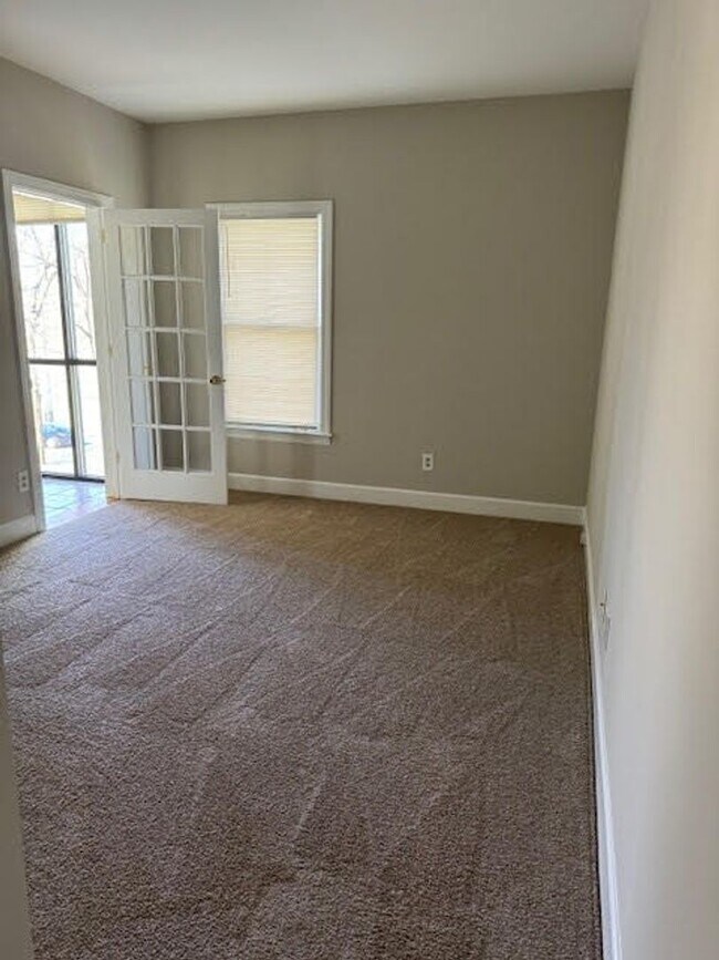 Building Photo - Spacious 2BR/2BA Green Hills Condo – Prime...