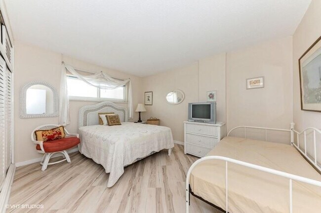 Building Photo - 710 N Ocean Blvd