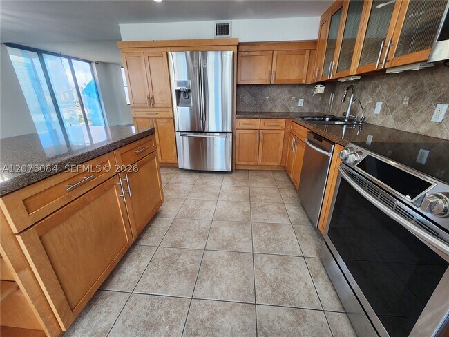 Building Photo - 18151 NE 31st Ct