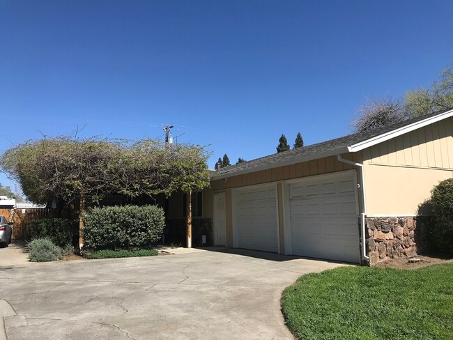 Primary Photo - 41 Santos Way