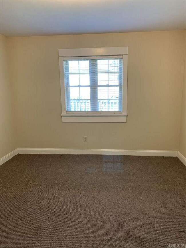 Building Photo - 303 Rosetta St