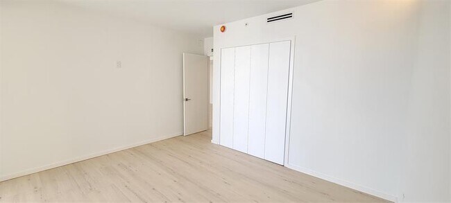 Building Photo - 19355 Turnberry Way